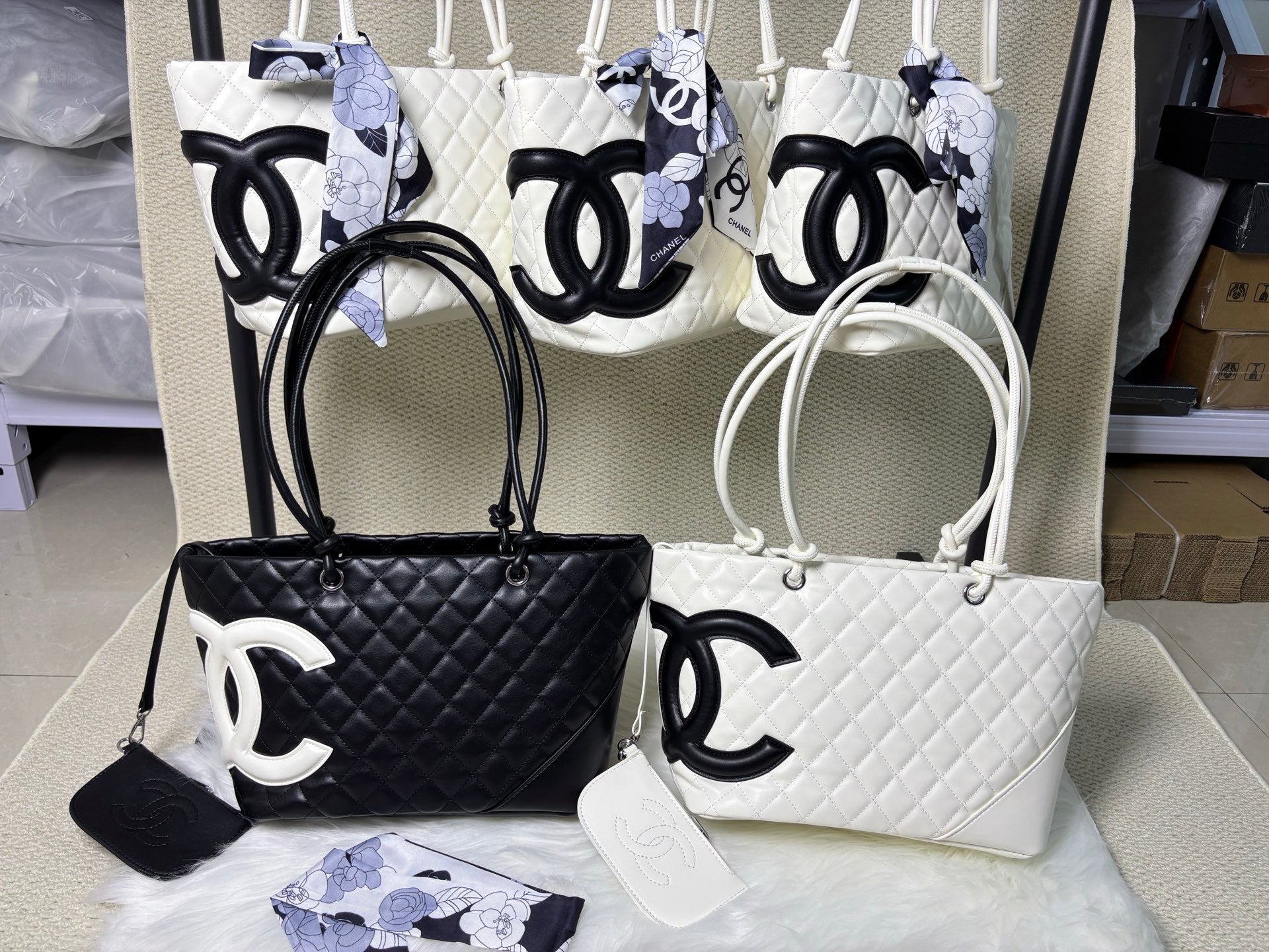 Channel 2026 New Portable Panda Black and White Color Matching Cambon Vegetable Basket Tote Shoulder Shopping Bag Secondary image