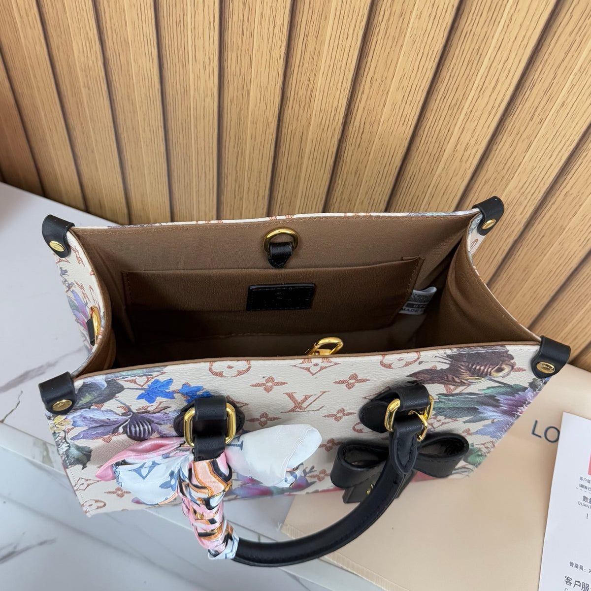 2026 New Light Luxury Commuter Tote Bag Retro Versatile Old Flower One Shoulder Hand Carry Messenger Bag High Sense Bag Woman