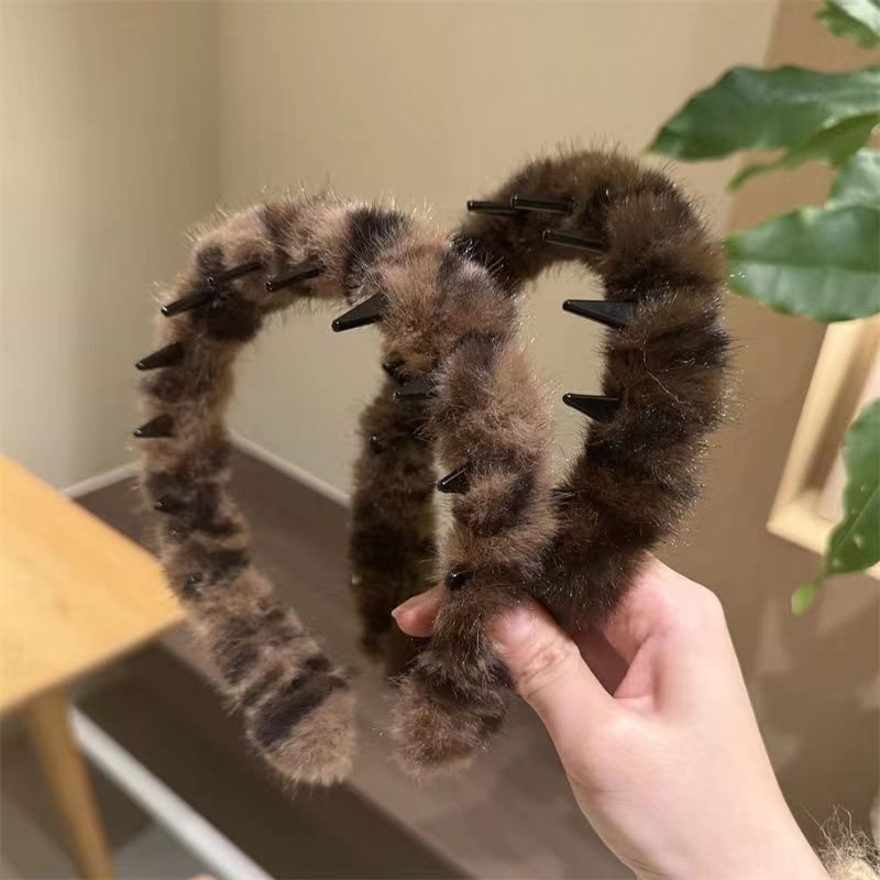 Korean version autumn and winter new leopard print with teeth wavy headband women wash face pressure hair advanced sense non-slip headband hair accessories headgear