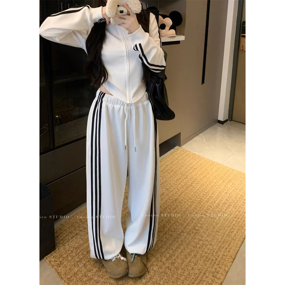 White sports fashion casual sweatpants set 2025 autumn loose three-bar design wide-leg pants two-piece set