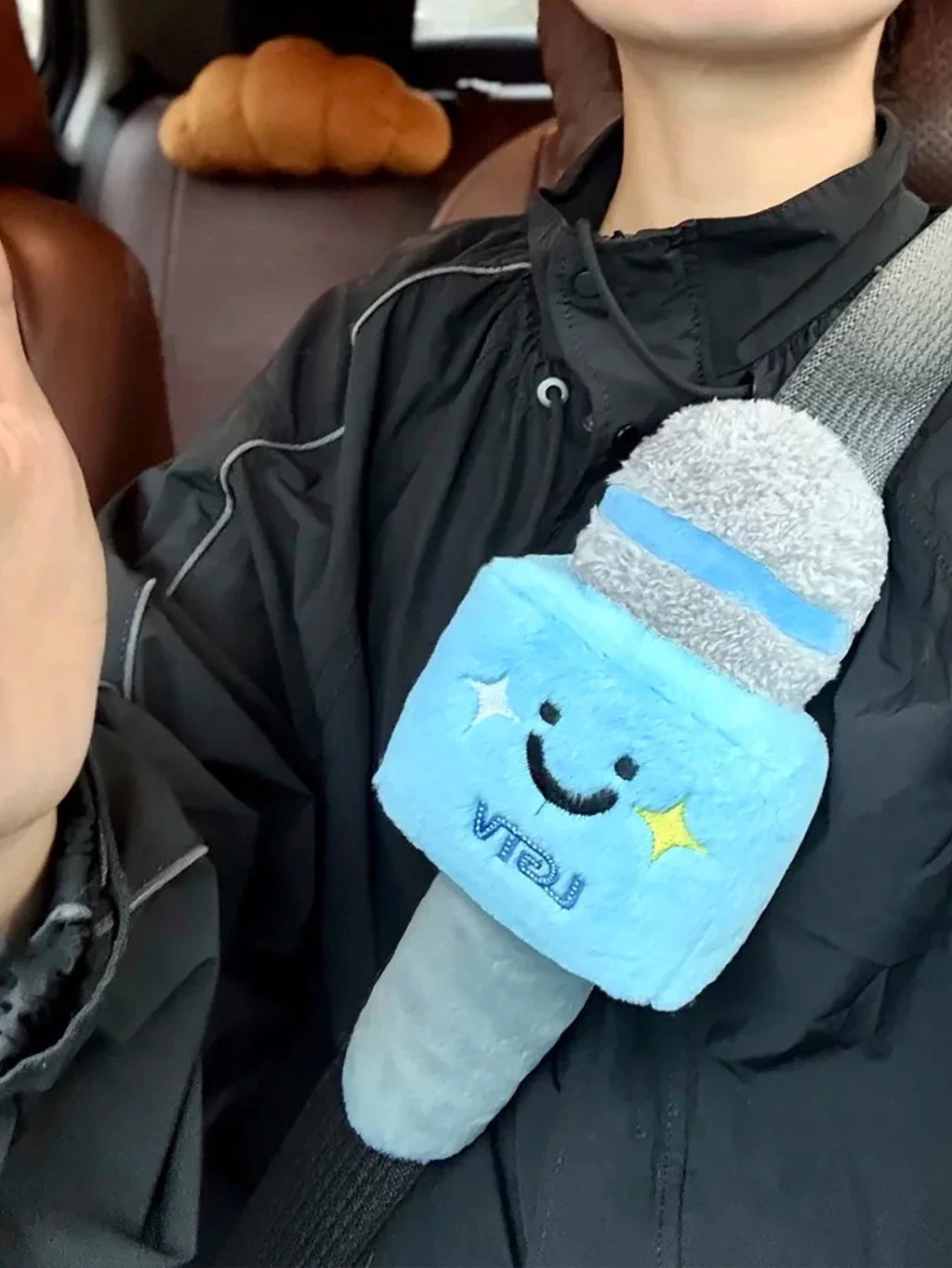 1 Cute Microphone Car Seatbelt Cover, Plush Shoulder Pad, Soft Seatbelt Pad, Anti-Wear Protective Cover, Cute Car Interior Accessory, Creative Gift for Women and Girls